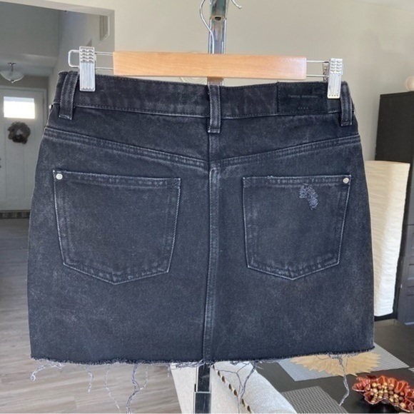 💋NWOT Zara Black Denim Jean Metal Eyelet Side Stripe Distressed Rip Skirt XS - Picture 3 of 8